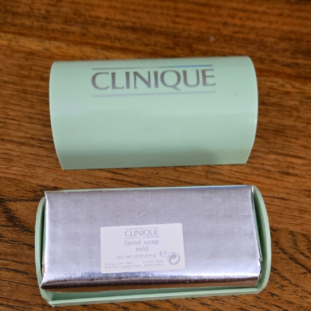 Clinique Mild Facial Soap / Soap Dish